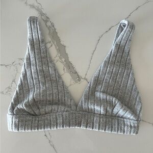 Alo Ribbed Take Comfort Bra - Athletic Heather Grey, Size Small